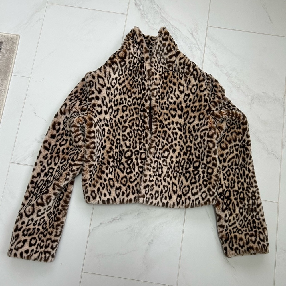 Velvet by Graham & Spencer Leopard Print Faux Fur Cropped Jacket - Picture 2 of 8